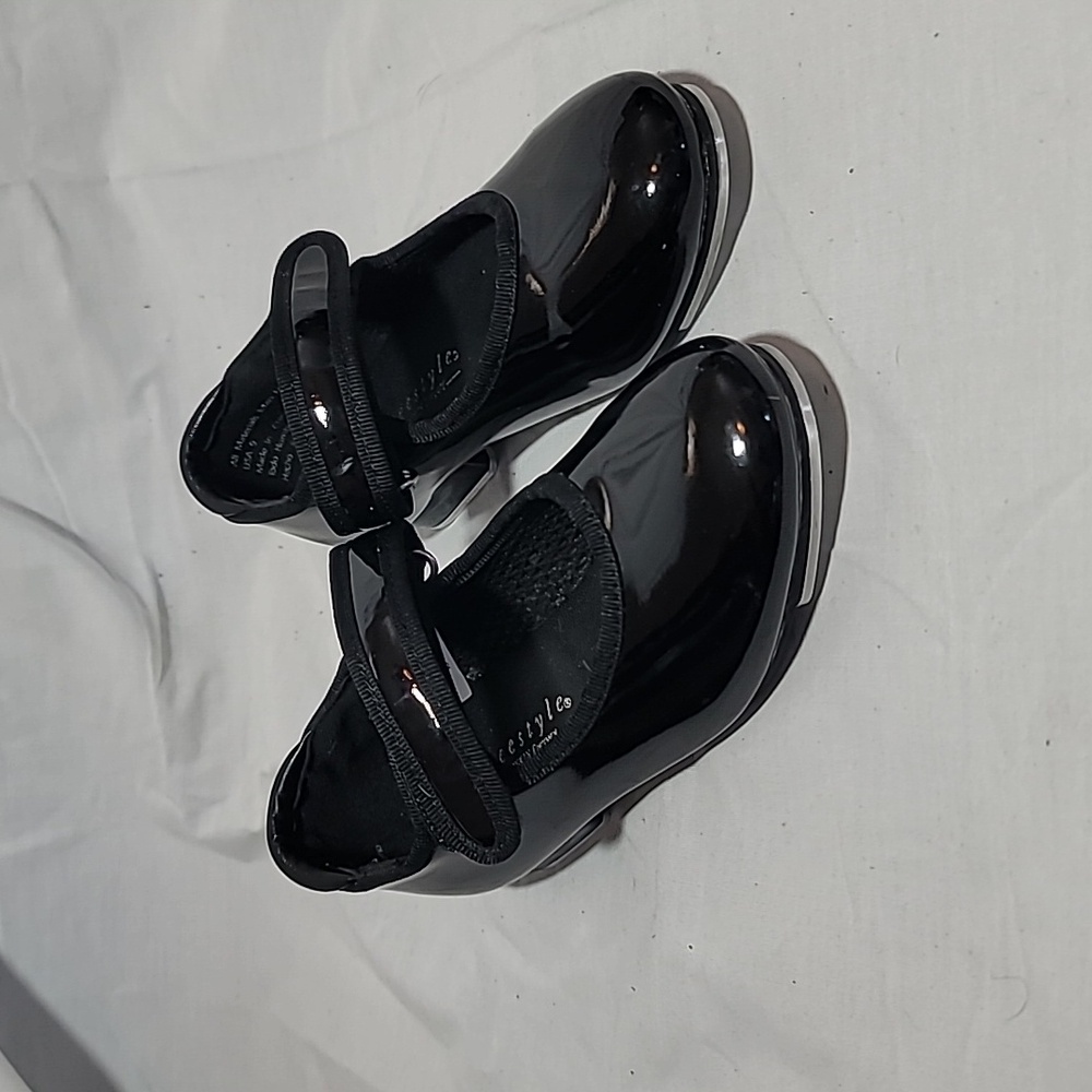 Danskin Girls' Tap Dance Shoes - Black like New!!! Size 9